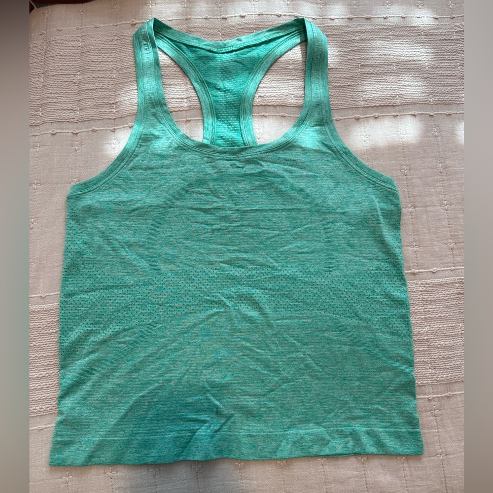 Lululemon swiftly tech racerback tank in waist length.